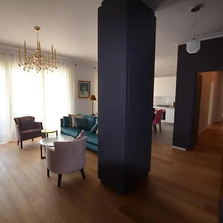 아파트 Di Fronte La Chiesa Russa